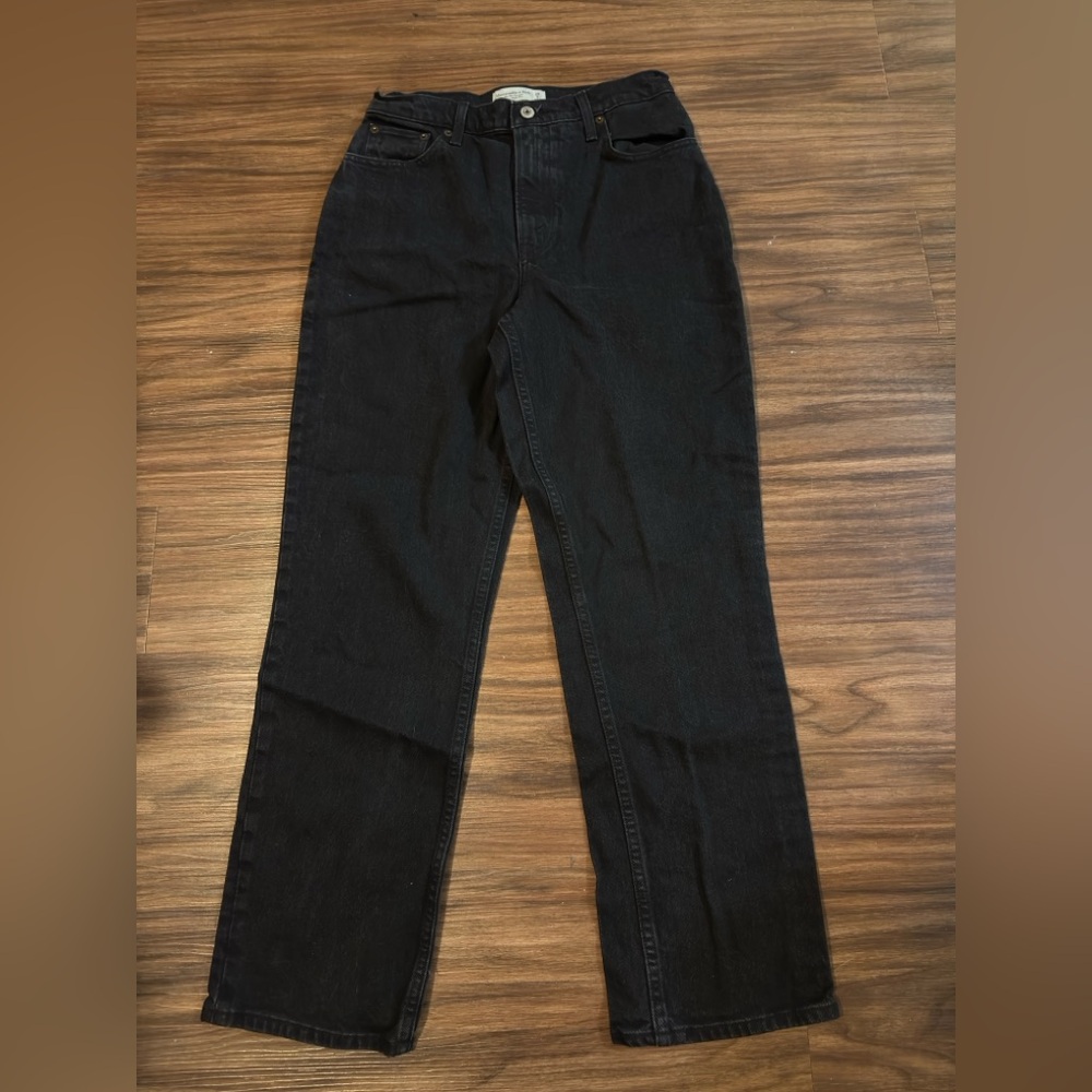 Women’s Abercrombie & Fitch 90s straight ultra high rise jeans- size 6 short/ 28